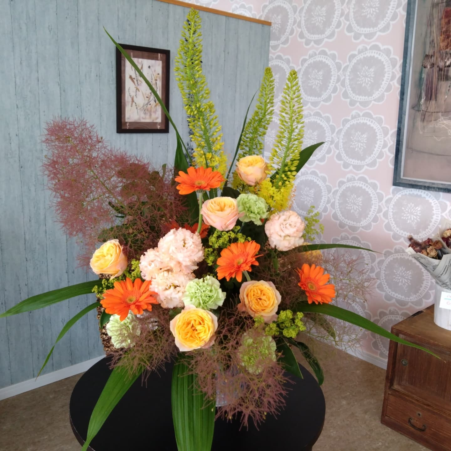 演台横のお花.今年の花束