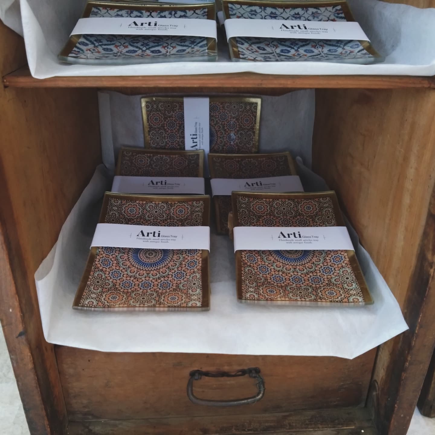 アンティーク風のガラストレイ入りました😃