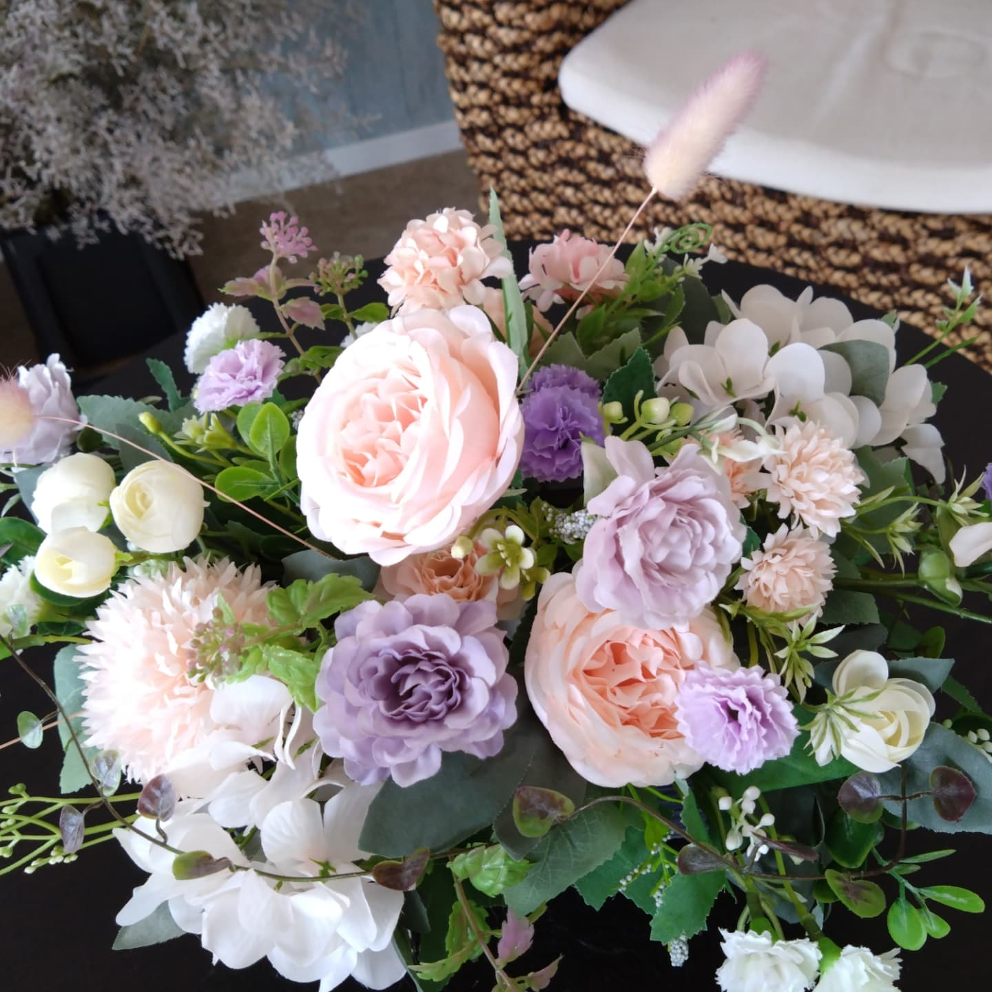 アンティークな色合いの花束