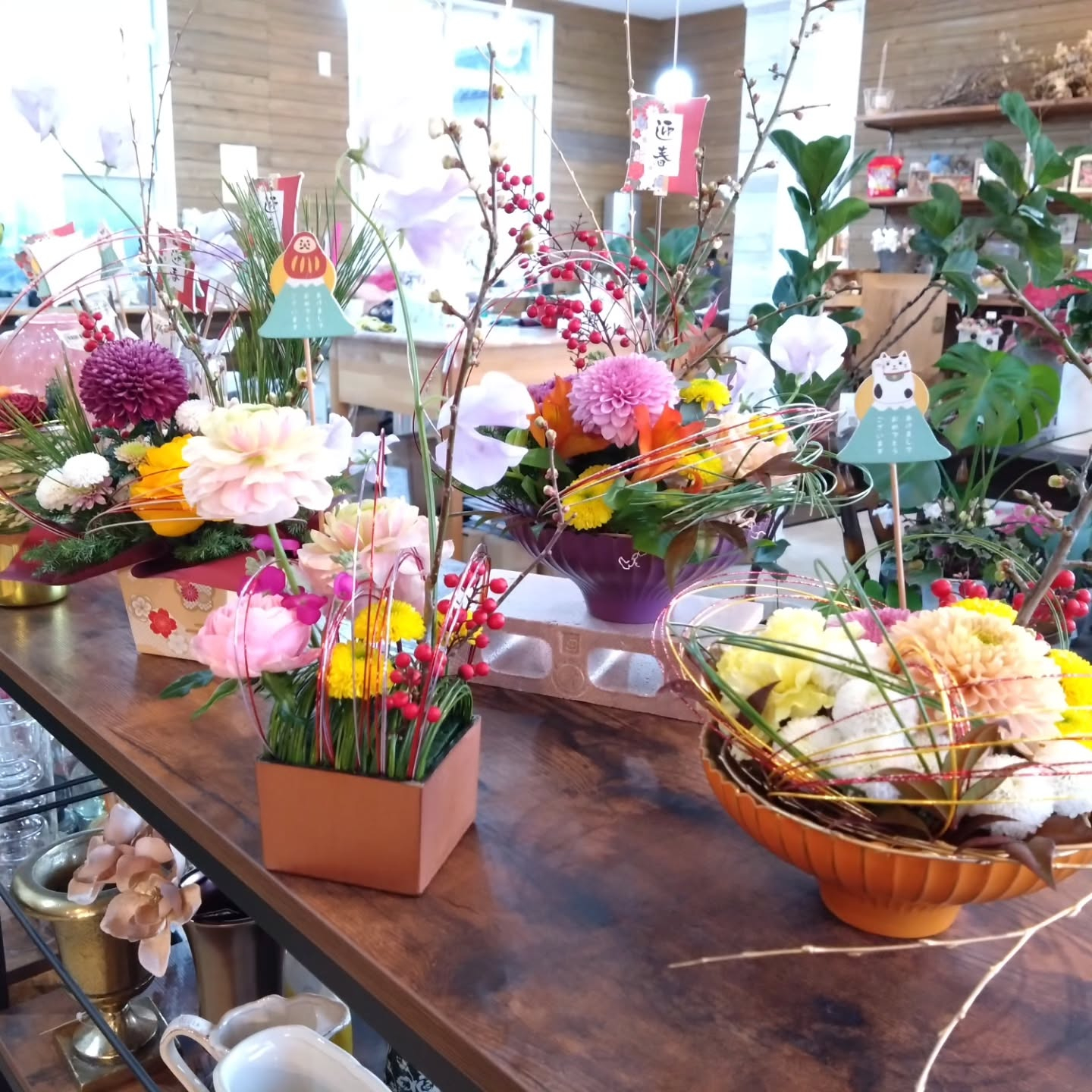 お正月のアレンジ並びました🎍