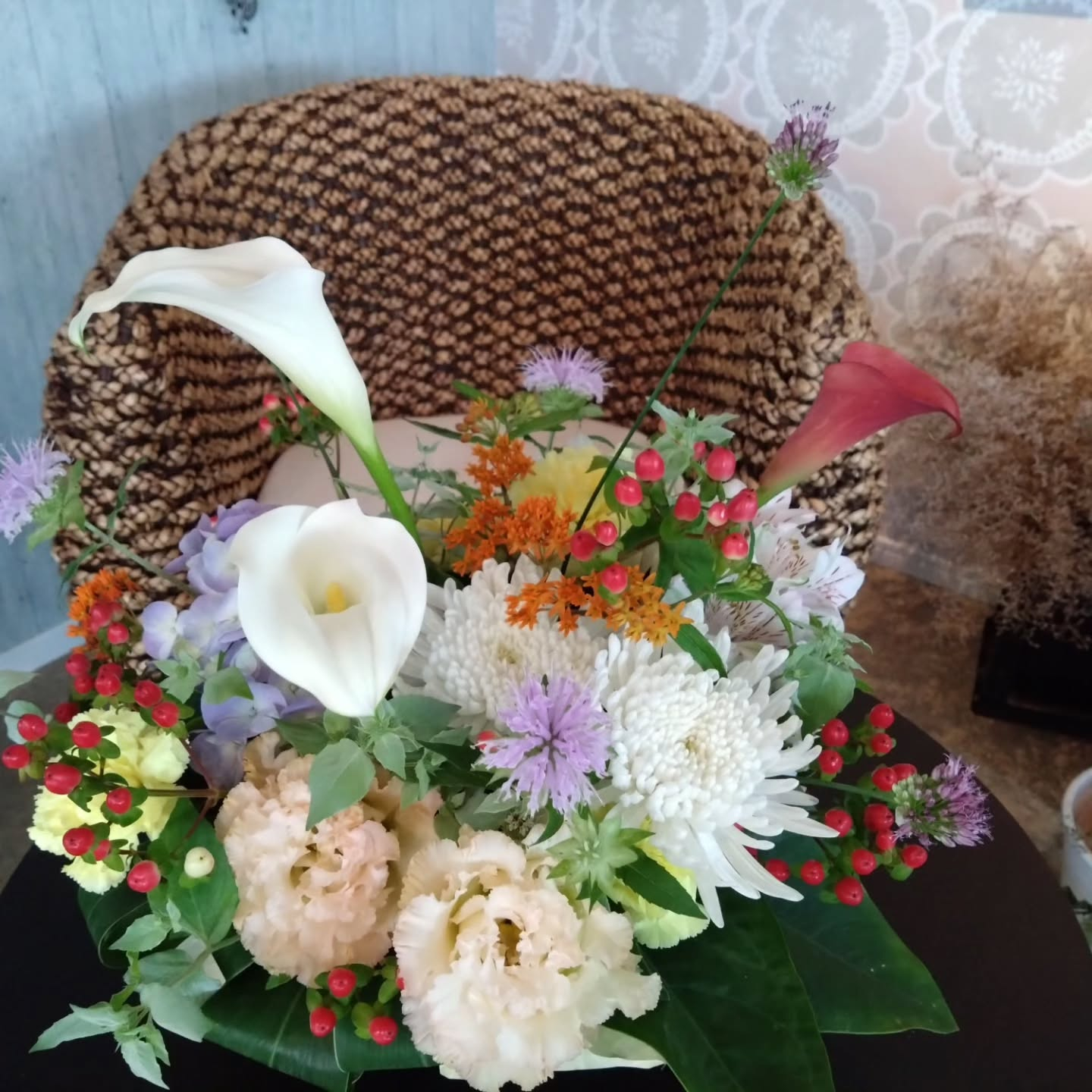 可愛らしいお供えアレンジ